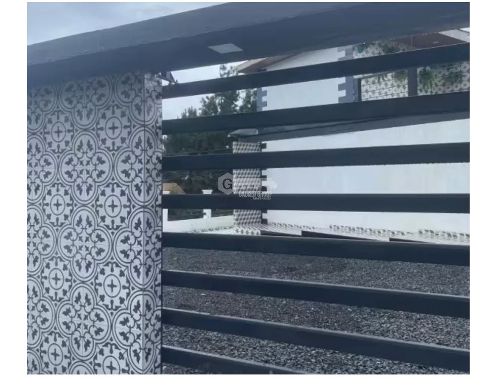 SE VENDE CASA DE 2 NIVELES EN ALTOS DE CERRO AZUL CON VISTA AL MAR