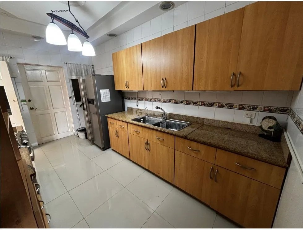 ALQUILER DE CASA 240M2 EN COLÓN MARGARITA DE 3 HABITACIONES AMOBLADO