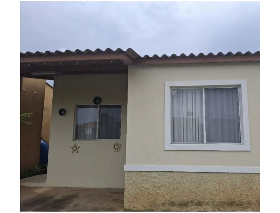 SE VENDE CASA EN CHORRERA LOS ALMENDROS DE 180M CON TERRAZA