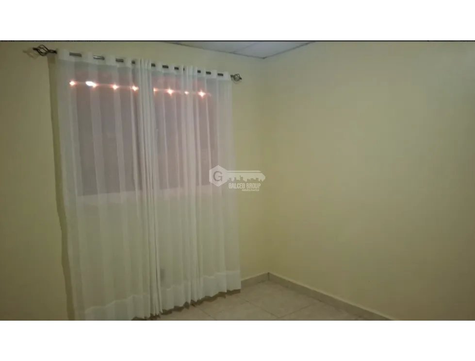 SE VENDE CASA EN CHORRERA LOS ALMENDROS DE 180M CON TERRAZA