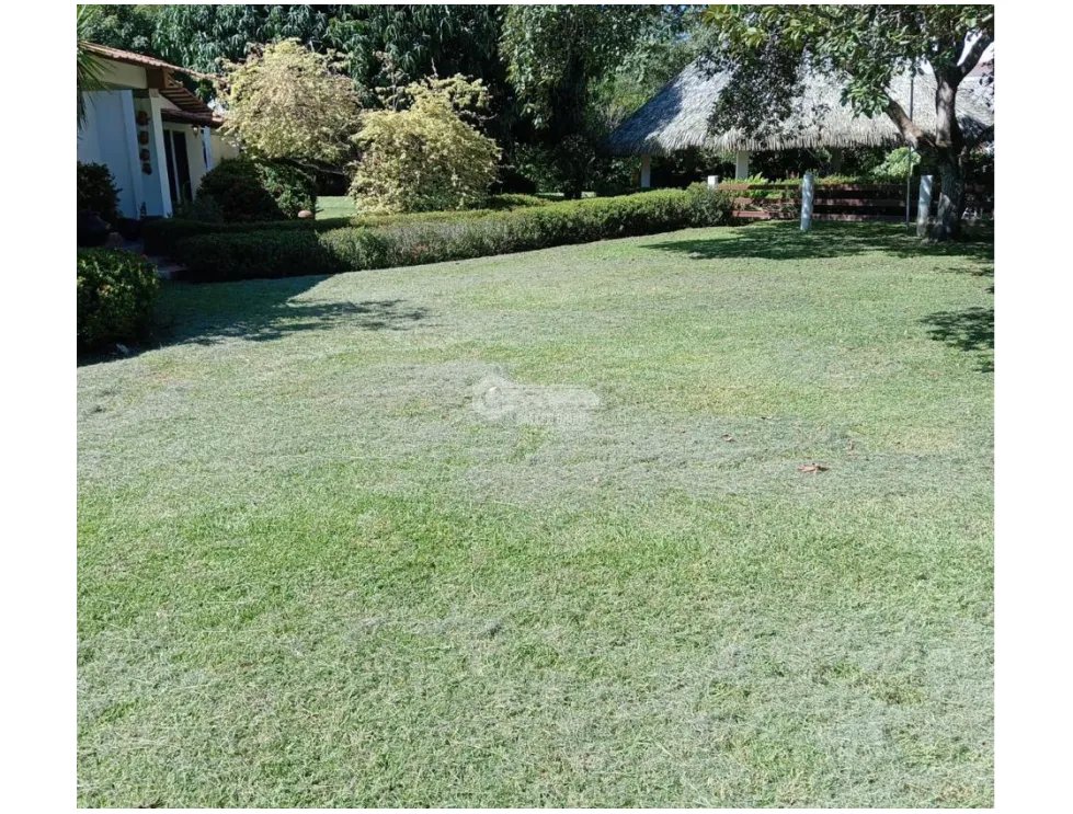 SE VENDE TERRENO EN SANTA CLARA DE 2000M CON 2 CASAS Y PISCINA