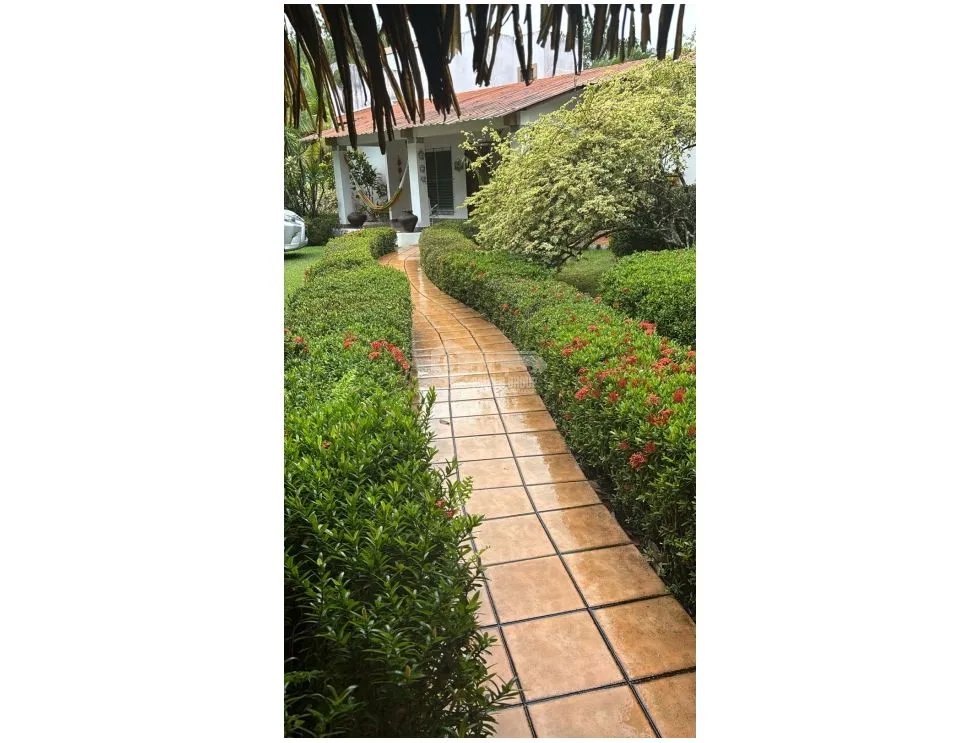 SE VENDE TERRENO EN SANTA CLARA DE 2000M CON 2 CASAS Y PISCINA