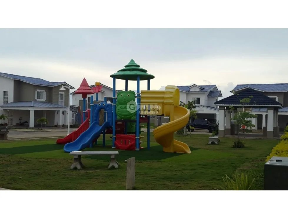 SE VENDE CASA EN PLAYA DORADA RESIDENCIAL PLAYAMAR CON TERRAZA