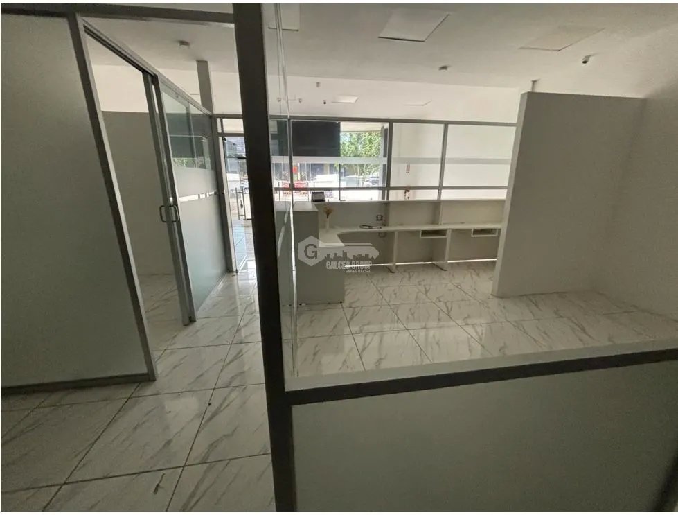ALQUILER DE OFICINA EN CALLE 50 DE 289M CON 2 NIVELES SOBRE LA VIA