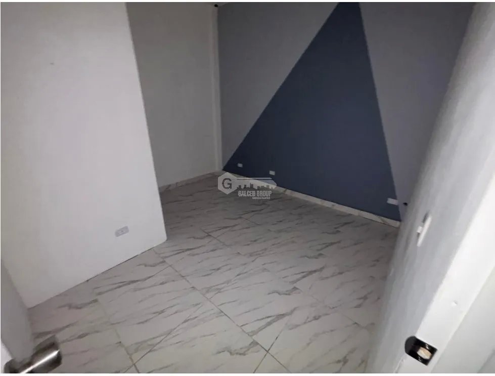 ALQUILER DE OFICINA EN CALLE 50 DE 289M CON 2 NIVELES SOBRE LA VIA