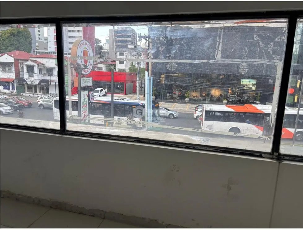 ALQUILER DE OFICINA EN CALLE 50 DE 289M CON 2 NIVELES SOBRE LA VIA