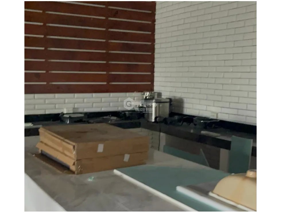 SE ALQUILA LOCAL EN COLON PLANTA ALTA VACIO 160M2 AS