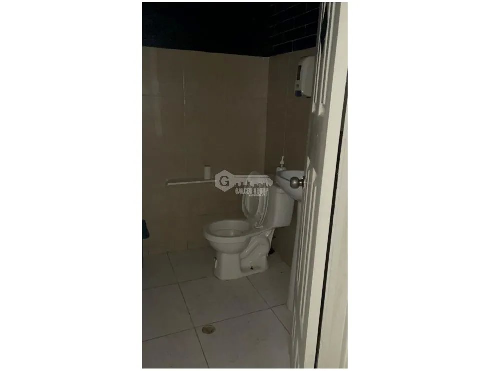 SE ALQUILA LOCAL EN COLON PLANTA ALTA VACIO 160M2 AS