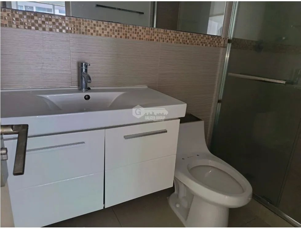 SE VENDE APARTAMENTO EN EL CARMEN PH RAINBOW TOWERS CON BALCON