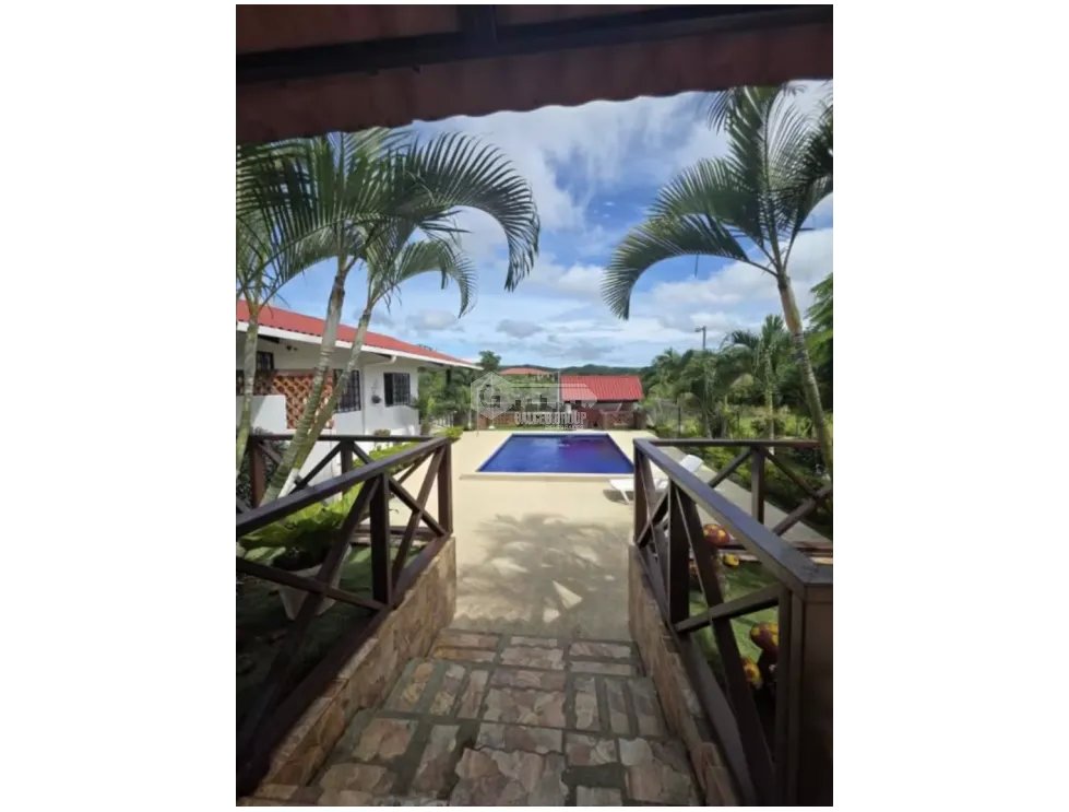 SE VENDE CABAÑA EN COCLE SANTA ELENA CON PISCINA 1507 MT2 AS