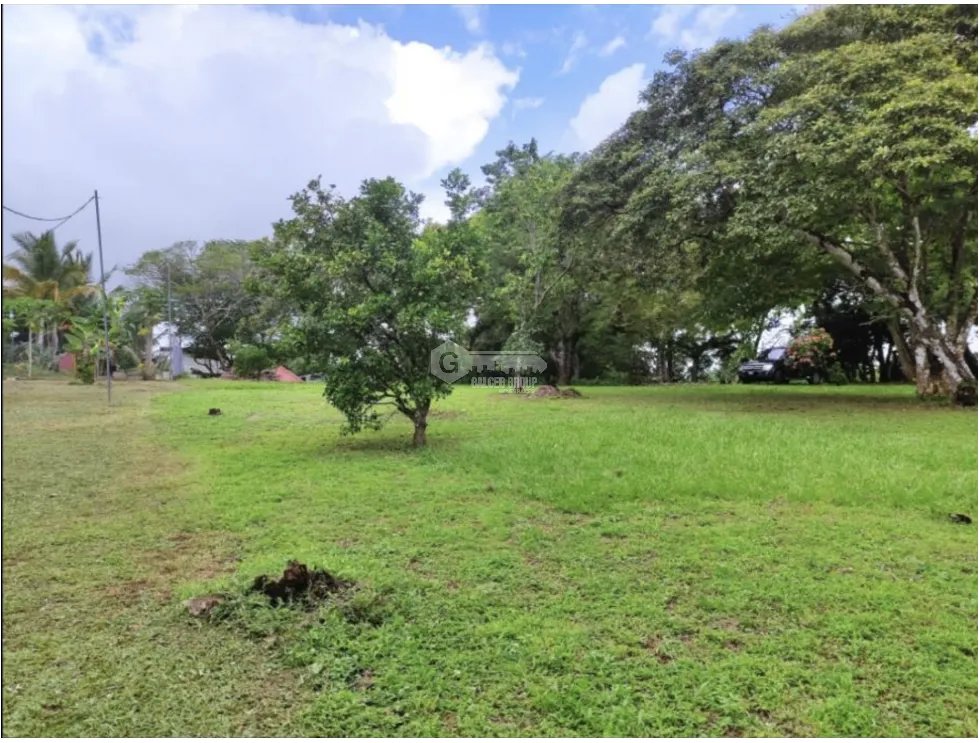 ARRAIJAN / NUEVO EMPERADOR / 2494M / TERRENO PLANO / SOBRE VIA