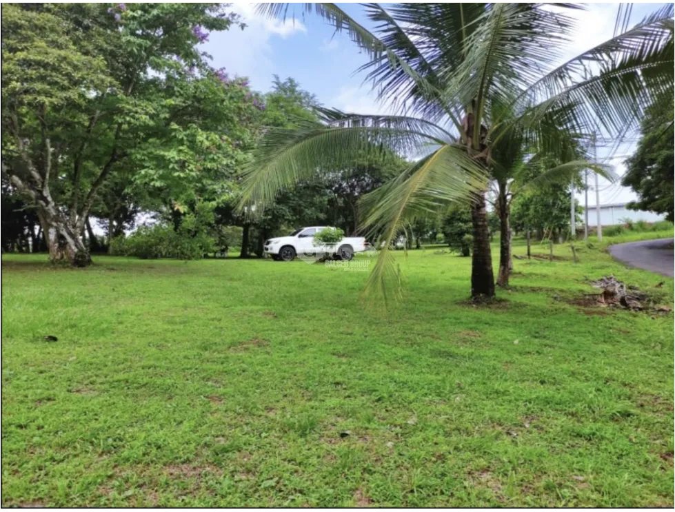 ARRAIJAN / NUEVO EMPERADOR / 2494M / TERRENO PLANO / SOBRE VIA