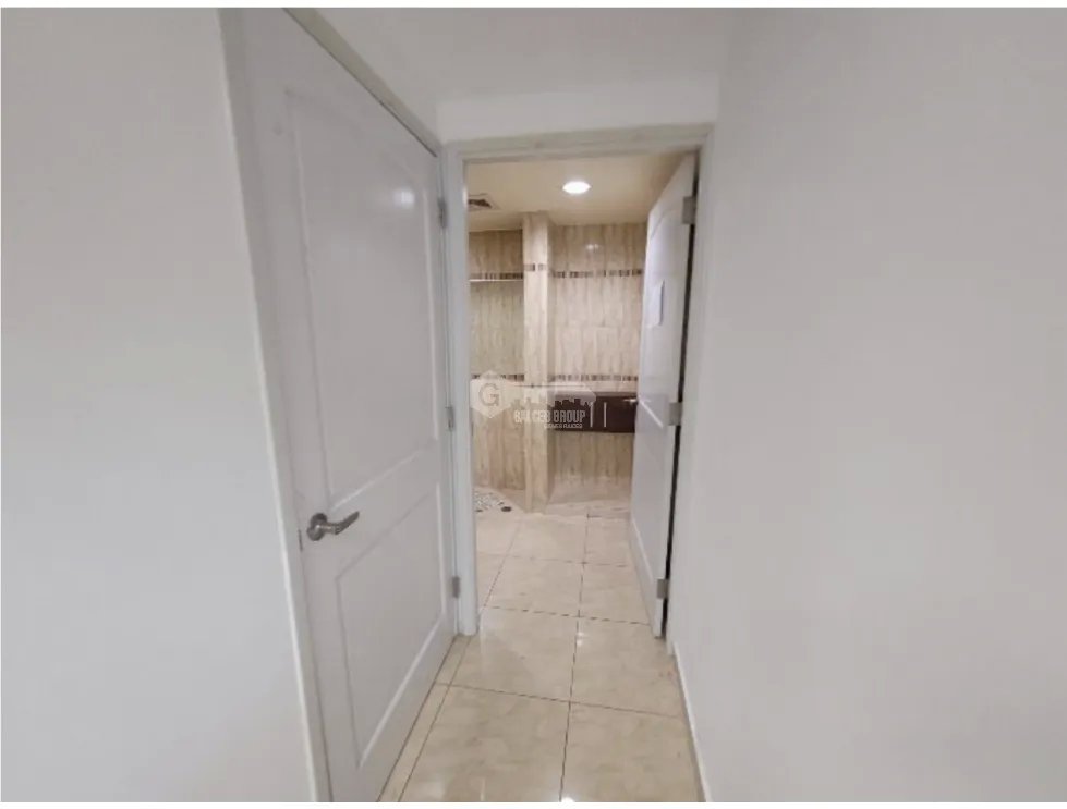Office for rent in Via Porras