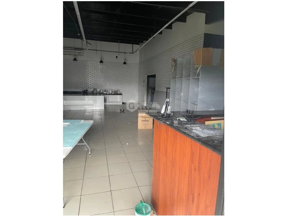 COLON / 160M2 / LOCAL PLANTA ALTA / VACIO  / AS