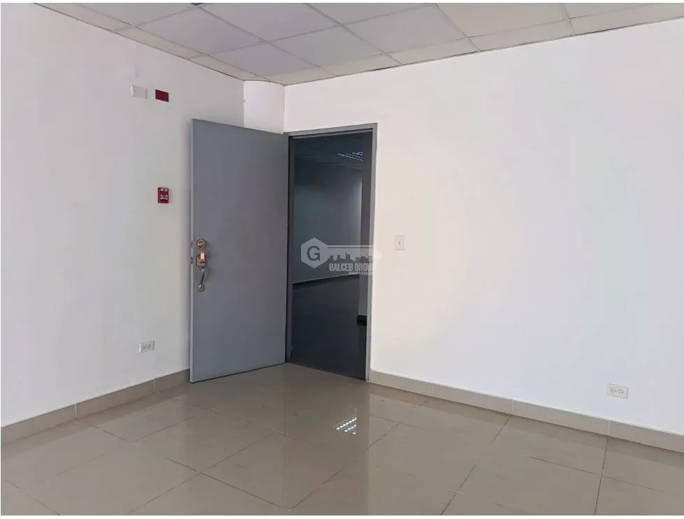 Office for rent in Tumba Muerto