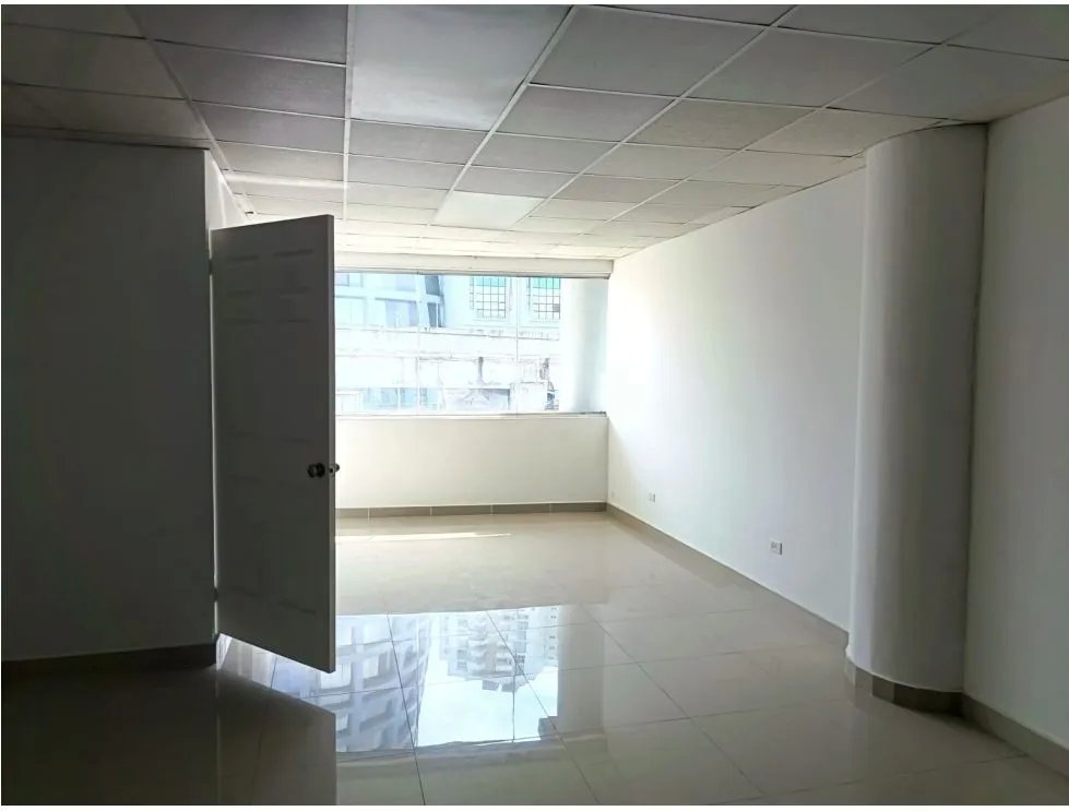 Office for rent in Tumba Muerto