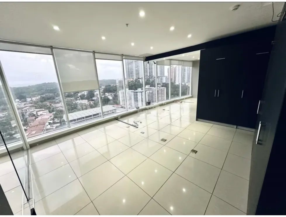 Office for sale in Tumba Muerto