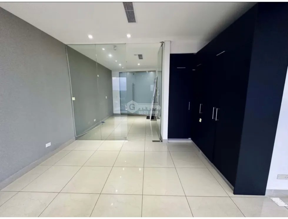 Office for sale in Tumba Muerto