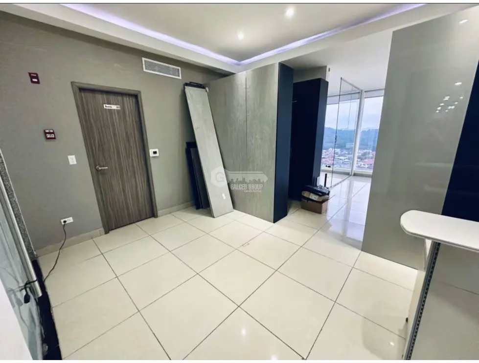 Office for sale in Tumba Muerto