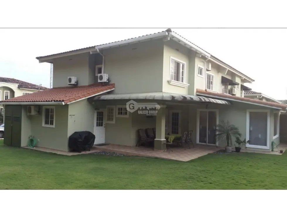 VILLA LUCRE / VILLA DE LAS AZORES / 420M / 3 HABITACION / 2 NIVELES