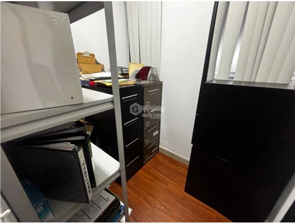 Office for sale in Tumba Muerto