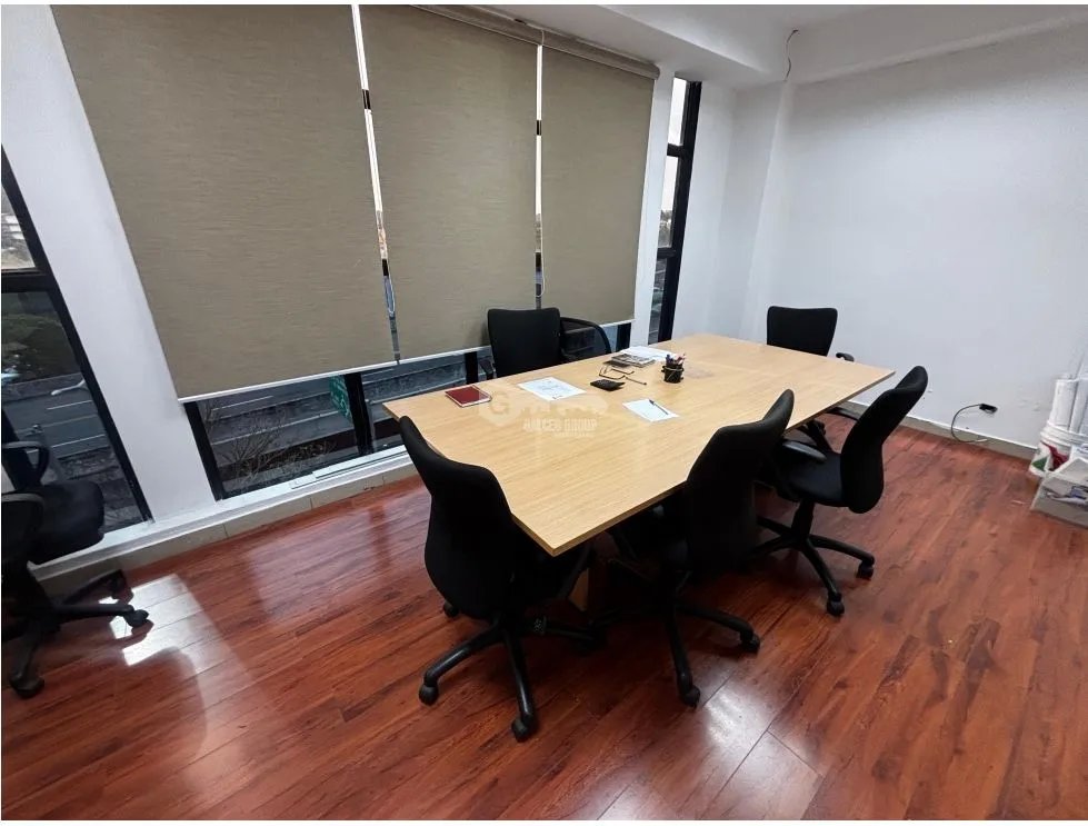 Office for sale in Tumba Muerto