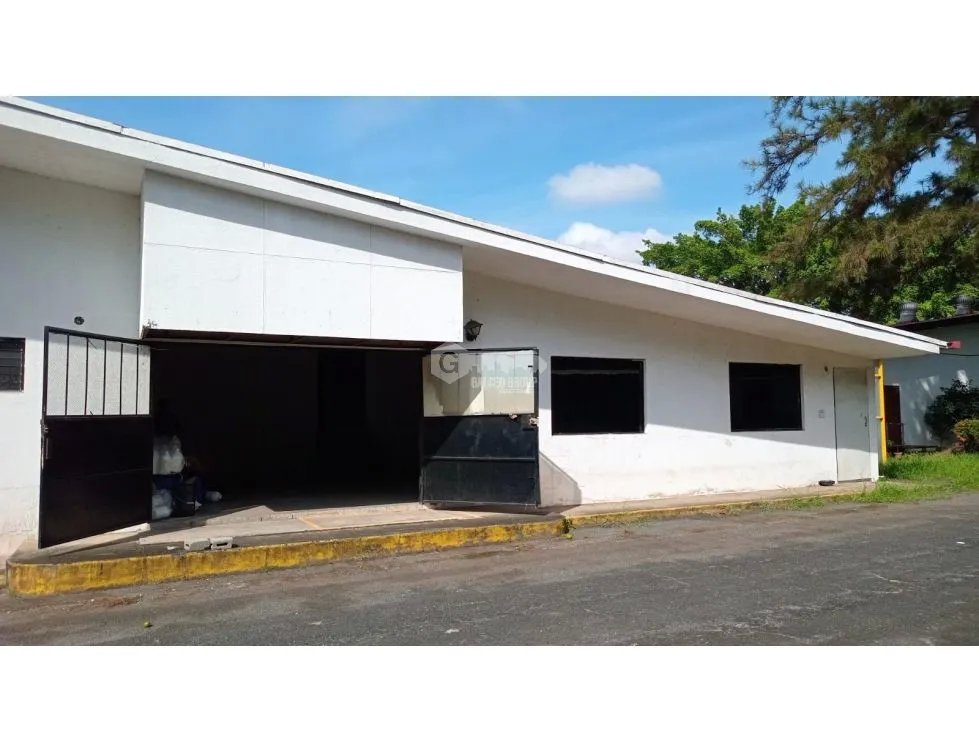 PEDREGAL / EL PARADOR / GALERA COMERCIAL / 245M2 / SOBRE VIA