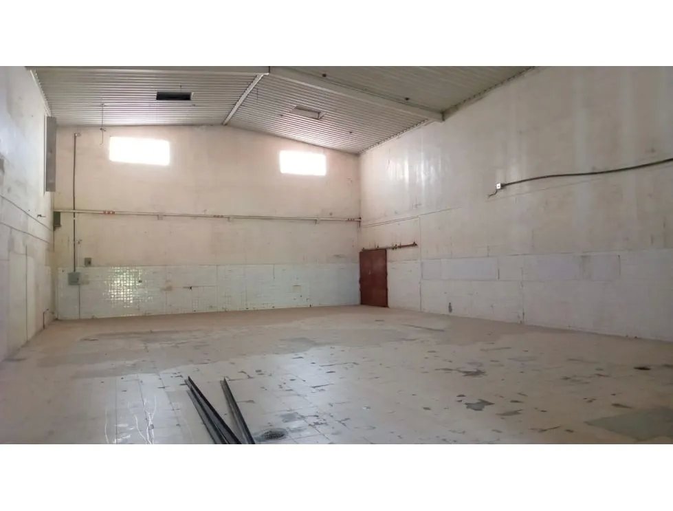 GALERA COMERCIAL / EL PARADOR / PEDREGAL  / 268M2 / SOBRE VIA
