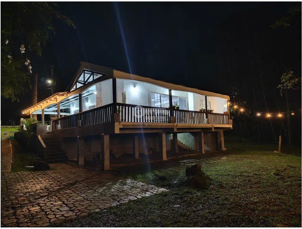 ALTOS DE CERRO AZUL / 1186M / 3 HABITACION / CASA CAMPESTRE CON GARITA