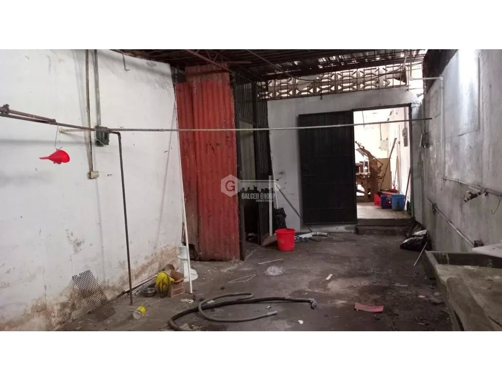 Building for sale in Rio Abajo