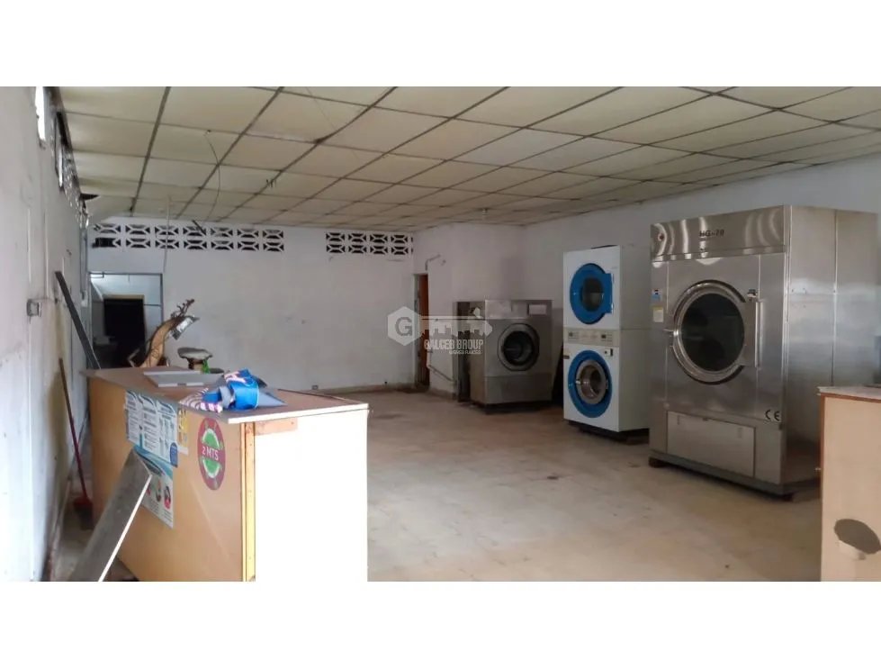 Building for sale in Rio Abajo