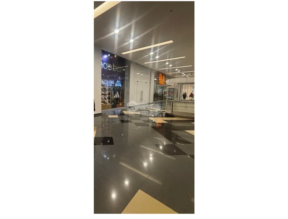 ARRAIJAN / WESTLAND MALL / 78M / PASILLO DE ALTO TRAFICO