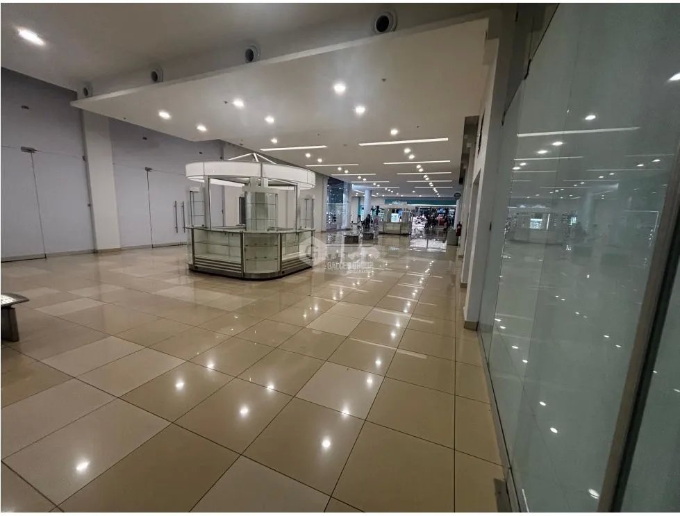 ARRAIJAN / WESTLAND MALL / 78M / PASILLO DE ALTO TRAFICO