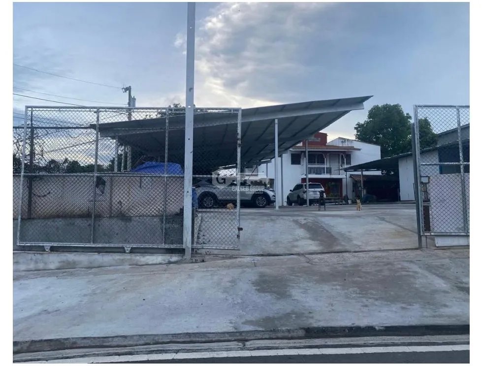 JUAN DIAZ / URB. SAN FERNANDO / 1200M / GALERA CON CASA PARA INVERSION