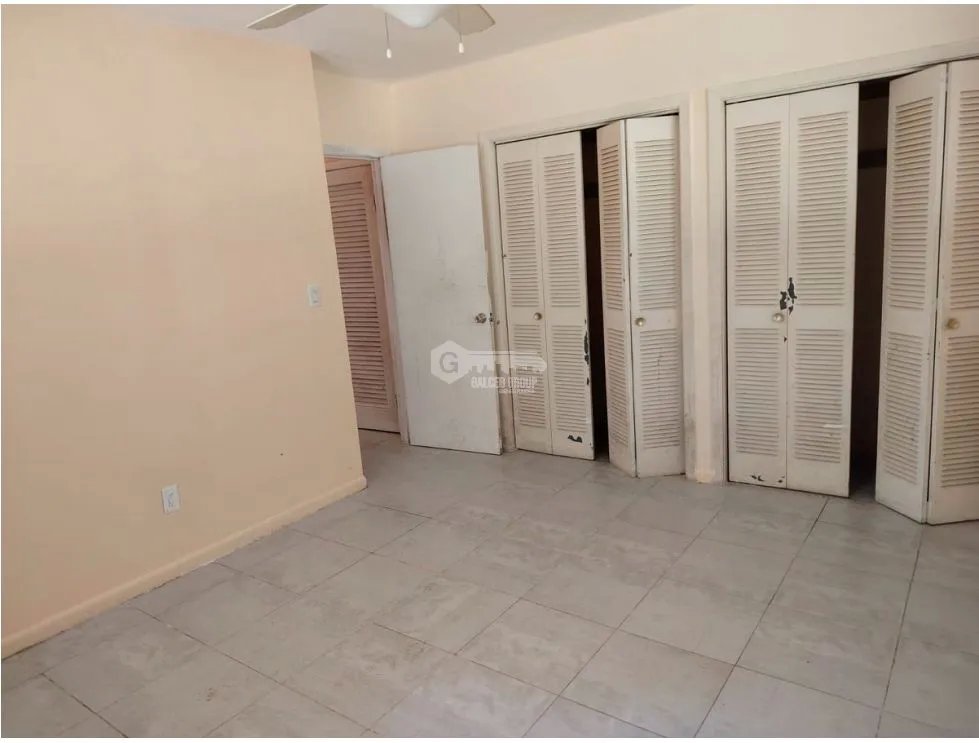 HOWARD / 1300M / 4 HABITACIONES / AMPLIO PATIO / CON PORTON JC