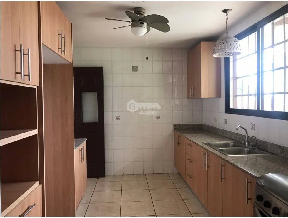 BRISAS DEL GOLF / 463 M2 / 5 HABITACION / 2 PARKING / ESQUINA / DUPLEX