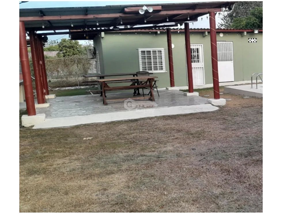 CHAME / NUEVA GORGONA / 2000M / 3 HABITACIONES / 5 PARKING / PISCINA