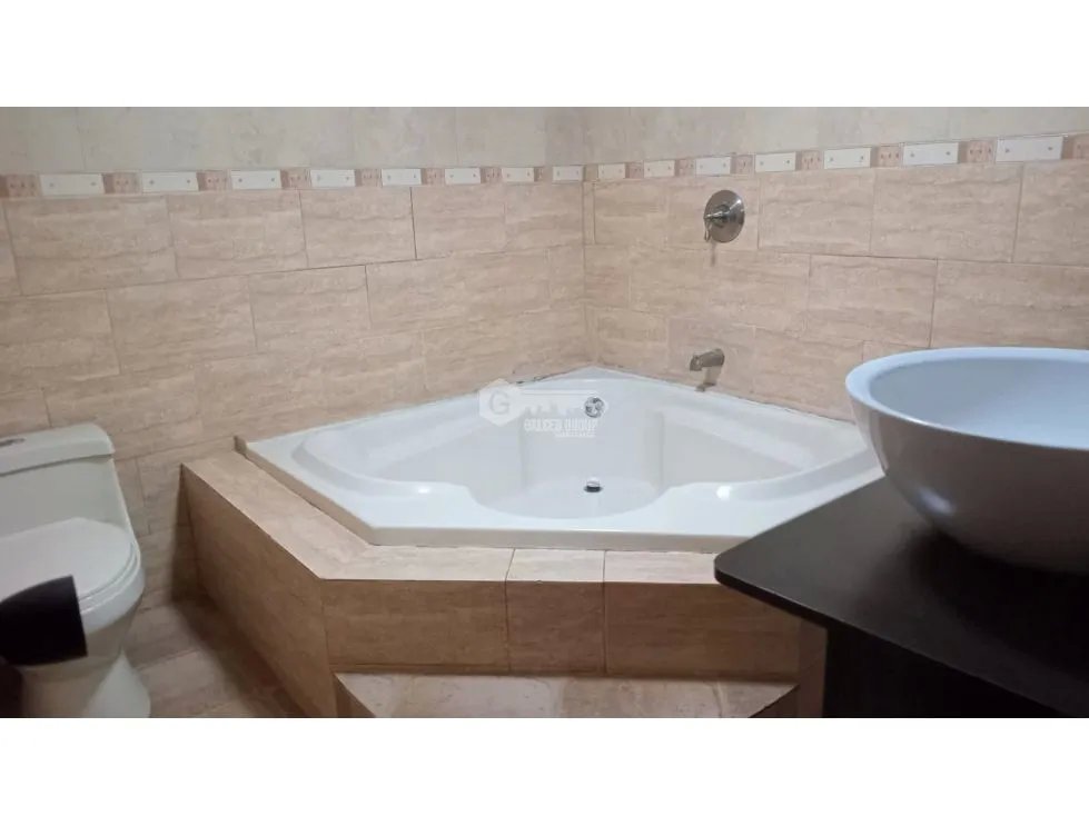 BETANIA / VILLA CACERES / 299M / 4 HABITACIONES / TERRAZA / JACUZZI JC