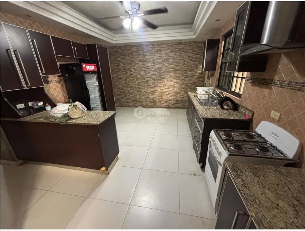 BETANIA / VILLA CACERES / 299M / 4 HABITACIONES / TERRAZA / JACUZZI JC