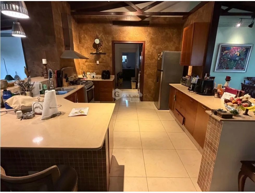 LLANOS DE CURUNDU / 700M / 3 HABITACION + SERVICIO / PATIO / TERRAZA