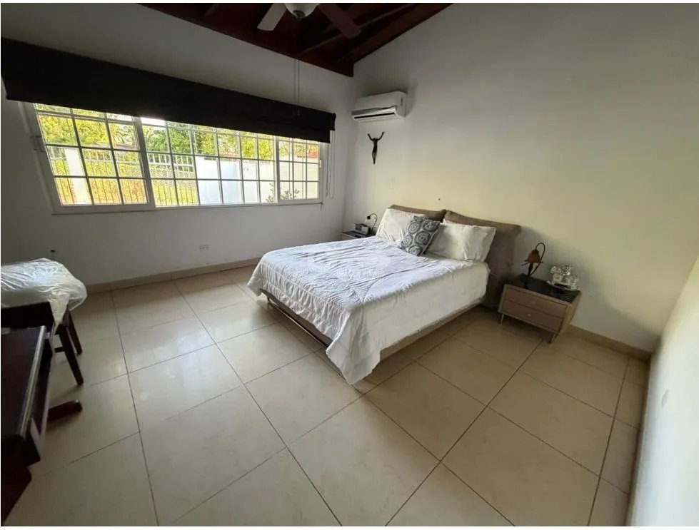 LLANOS DE CURUNDU / 700M / 3 HABITACION + SERVICIO / PATIO / TERRAZA