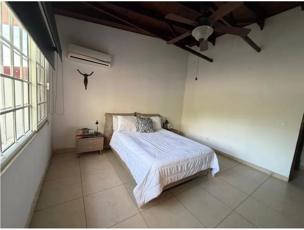 LLANOS DE CURUNDU / 700M / 3 HABITACION + SERVICIO / PATIO / TERRAZA