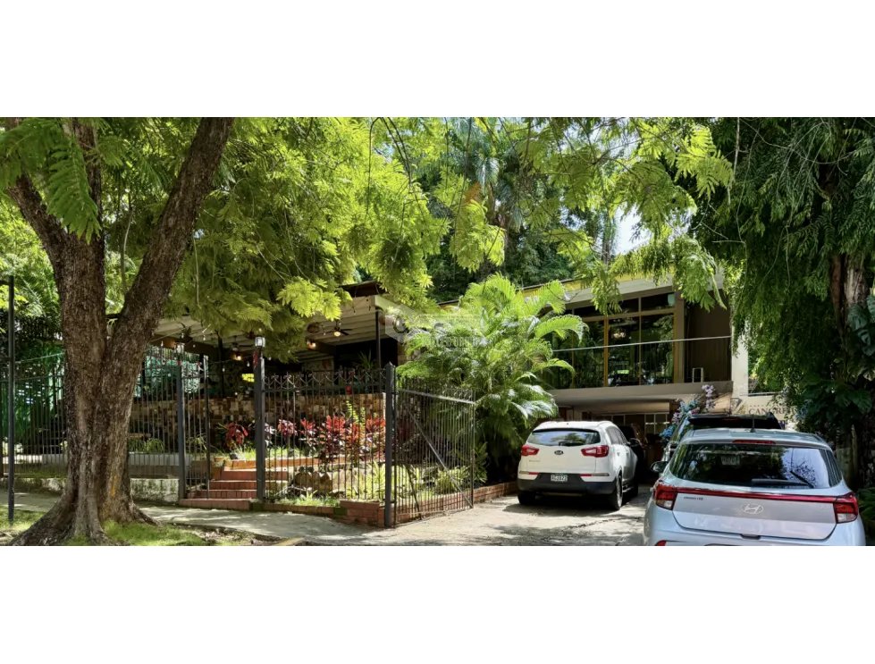 EL CANGREJO / COMERCIAL O RESIDENCIAL / 900 M2 / 1ZM7 / FRENTE A VIA