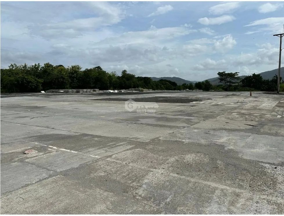 TERRENO / BRISAS DEL GOLF NORTE / 10,000M / PISO DE CONCRETO JC