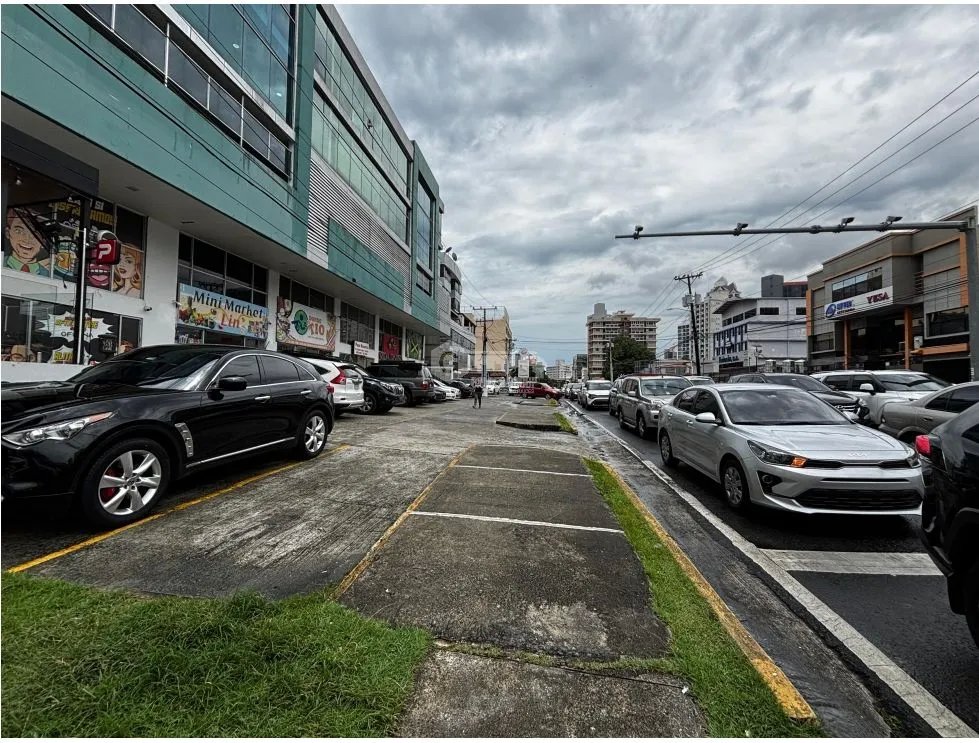 EL CARMEN / PLAZA KORINTHO / 112M / AMOBLADO / FRENTE A VIA