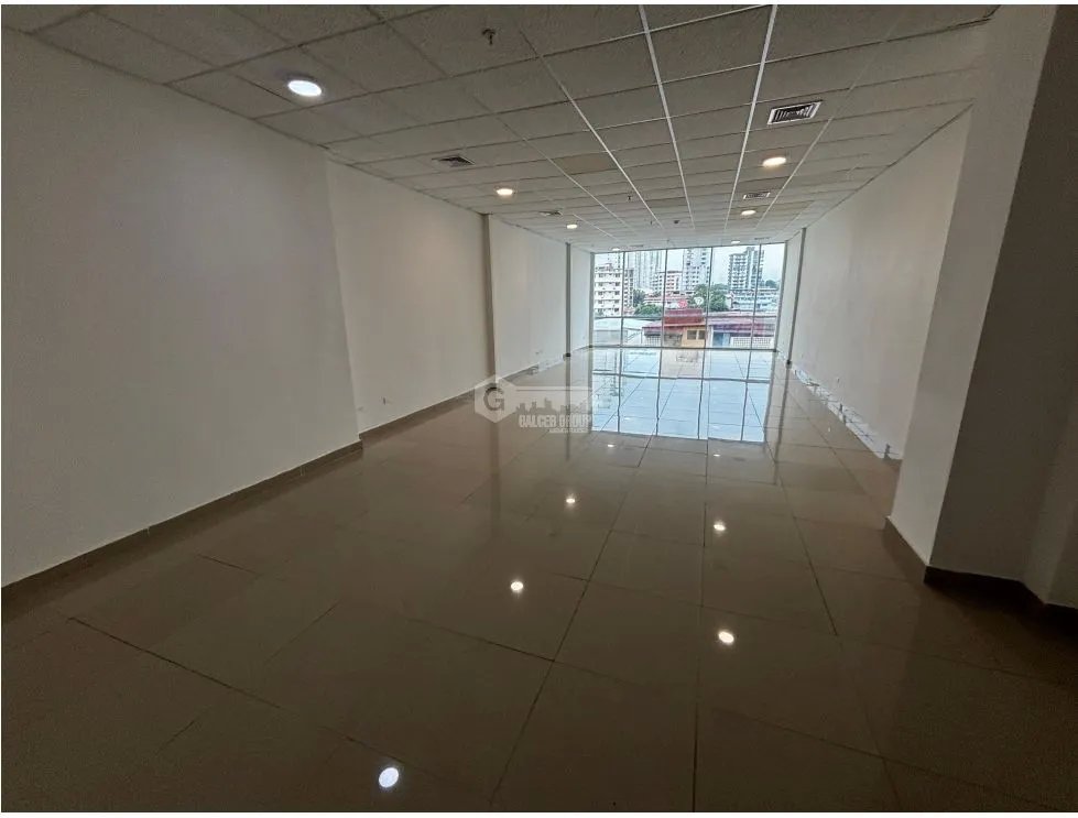 EL CARMEN / PLAZA KORINTHO / 83M / 2 PARKING / DIVISION / FRENTE A VIA