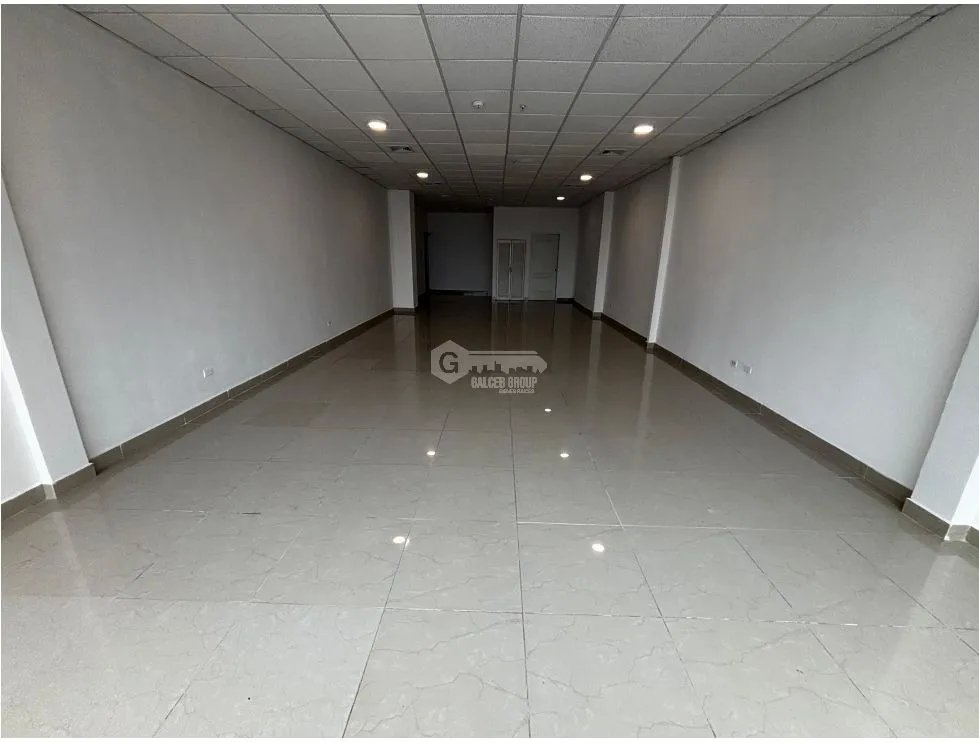 EL CARMEN / PLAZA KORINTHO / 77 M / AIRE ACONDICIONADO / FRENTE A VIA