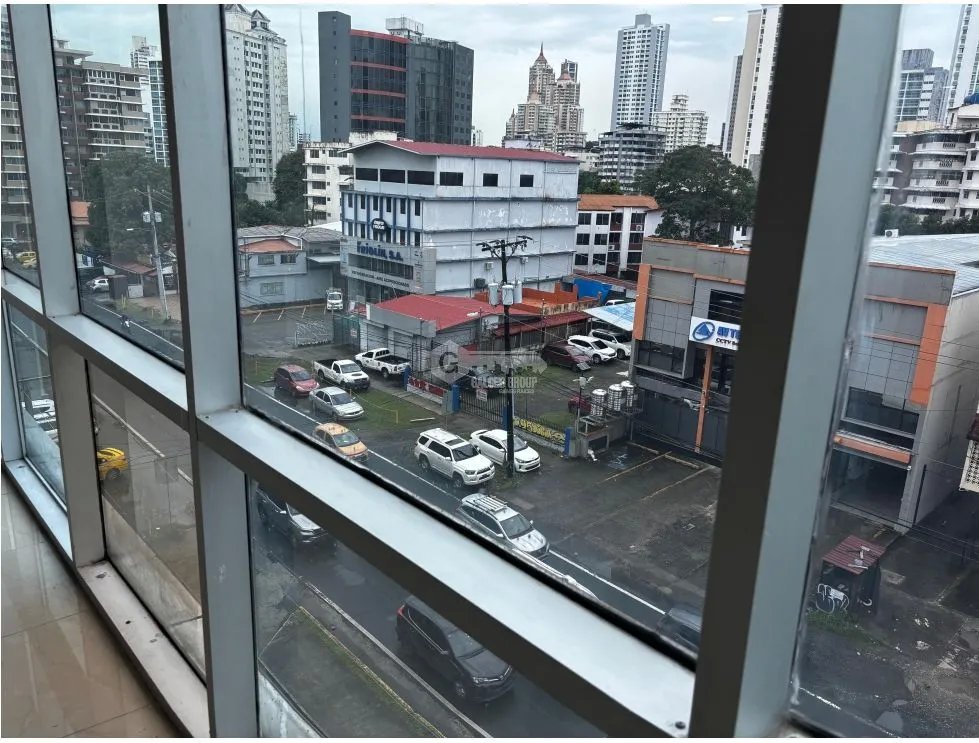 EL CARMEN / PLAZA KORINTHO / 77 M / AIRE ACONDICIONADO / FRENTE A VIA
