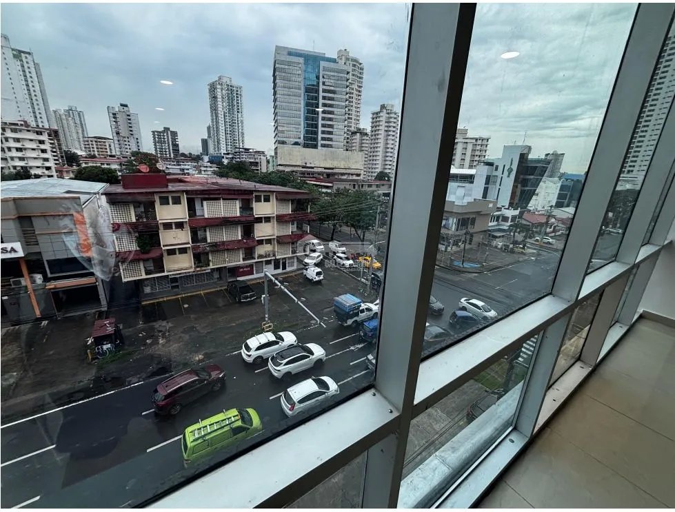 EL CARMEN / PLAZA KORINTHO / 77 M / AIRE ACONDICIONADO / FRENTE A VIA