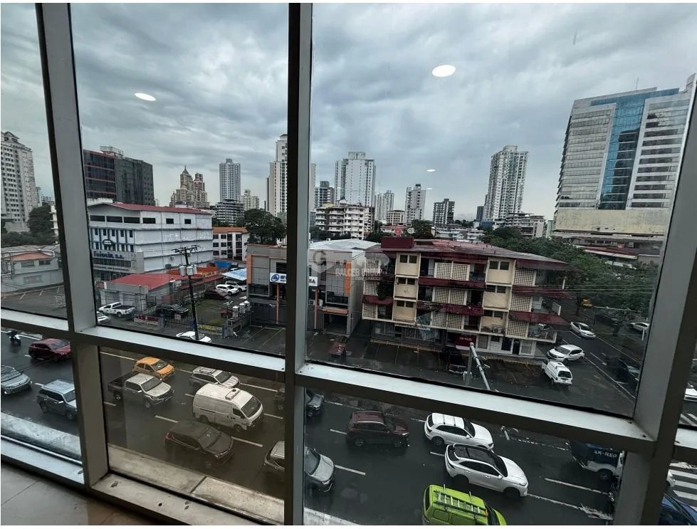 EL CARMEN / PLAZA KORINTHO / 77 M / AIRE ACONDICIONADO / FRENTE A VIA